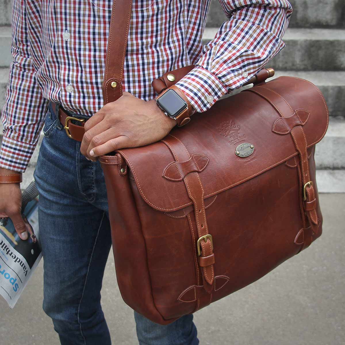 Brown Leather Messenger Bag with Overcoat Outfits (12 ideas & outfits)