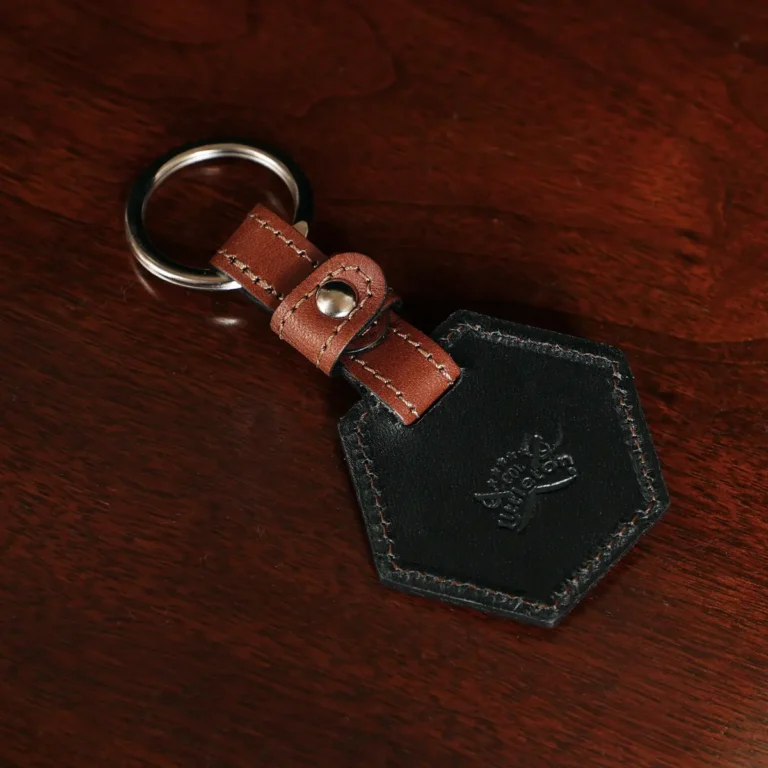 no 8 leather key ring with personalization stamp with 2 keys - back