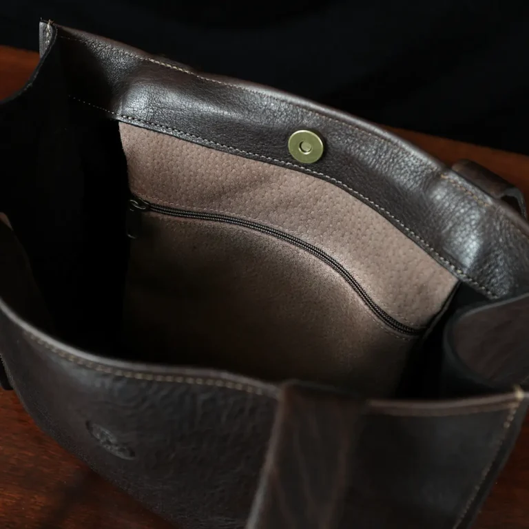 Wayfarer Tote showing the inside pockets