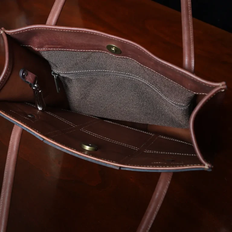 full grain leather tote with american steerhide and american buffalo with a pocket and handles - view of inside pocket